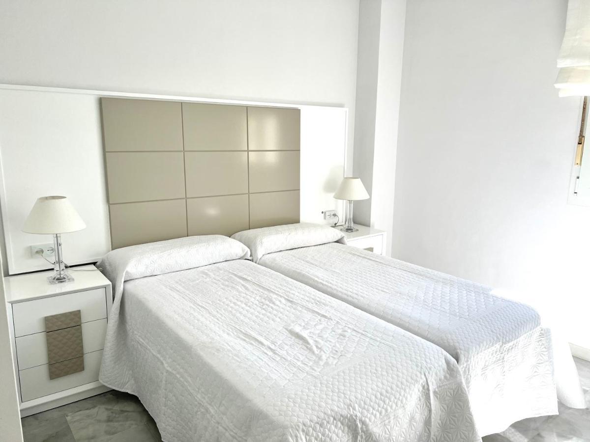 Mi Capricho 170 Beachfront Apartment Sitio de Calahonda Ngoại thất bức ảnh