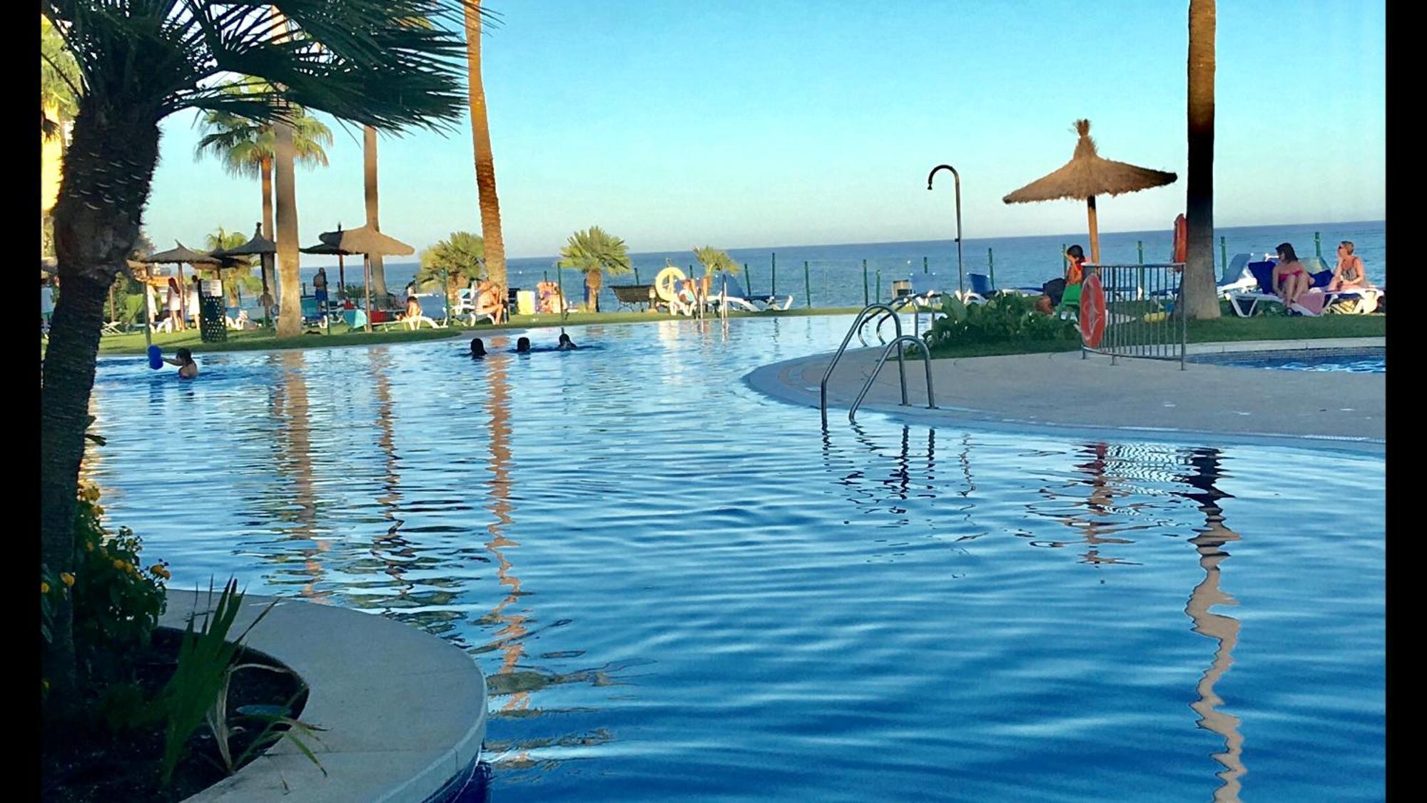 Mi Capricho 170 Beachfront Apartment Sitio de Calahonda Ngoại thất bức ảnh